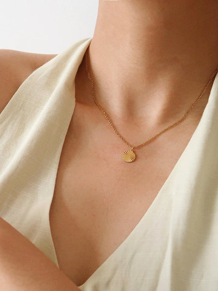 Miraz 18k Gold Round Sun Gaze Necklace